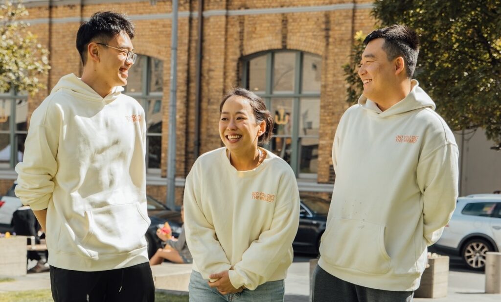 A group of 3 friends laughing 300x300 resolution