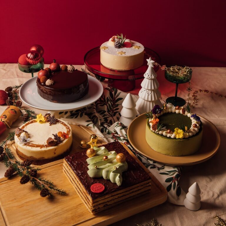 Christmas-themed cake table