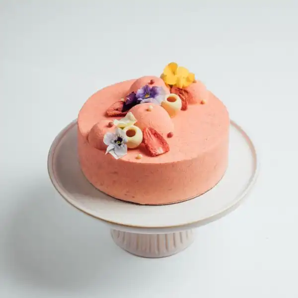 Memo Cakery’s strawberry velvet cheesecake